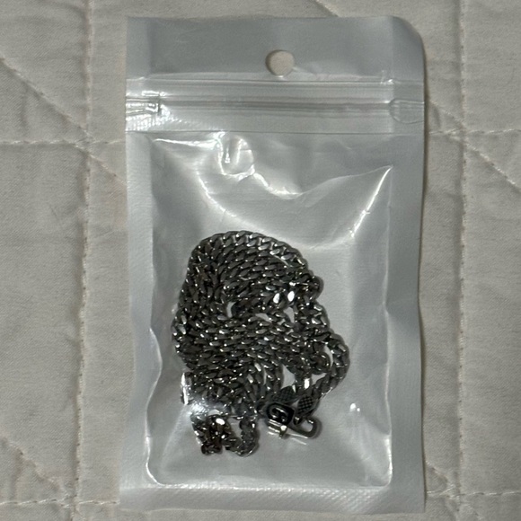 NWOT GLD 3mm 18” Micro Cuban Chain Necklace - White Gold Finish - Picture 4 of 4